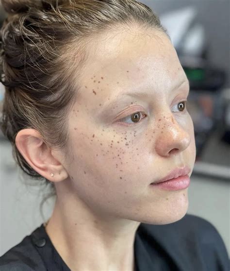 Mia Goth Archive On Twitter Mia Goth Getting Her Makeup Done As Pearl