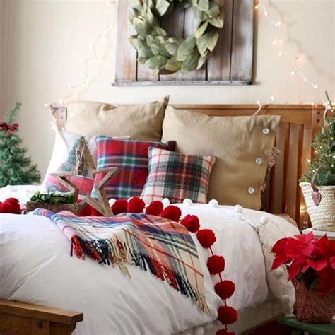 39 Trendy And Cozy Christmas Bedroom Decorating Ideas
