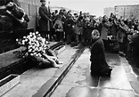 Willy Brandt, the then-german chancellor, kneeling before the Monument ...
