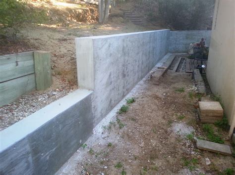 Ask this old house mason mark mccullough rebuilds a retaining wall that was stacked with the wrong material.subscribe to this old house: I Built a Concrete Retaining Wall as a Defense Against El ...