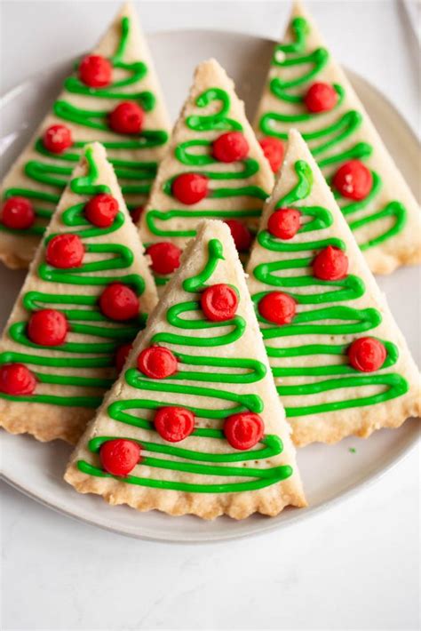 Believe it or not, scottish christmas traditions haven't been around for as long as you think. Scottish Shortbread Christmas Cookies / 3-Ingredient Classic Scottish Shortbread Cookies + {a ...