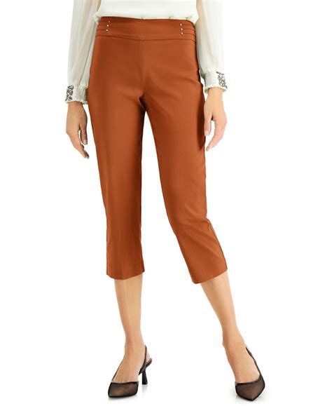 Freshen Up Your Sophisticated Attire With These Sleek Capri Pants From