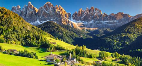 Het grenst aan zwitserland, duitsland, tsjechië, slowakije, hongarije, italië, slovenië en de dwergstaat liechtenstein. Overweldigende natuur in de Dolomieten en Zuid-Tirol ...