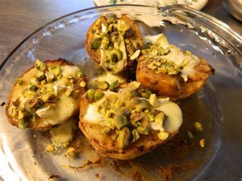 Roasted Pears With Brie And Pistachios Roasted Pear Food Recipes