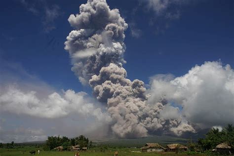 Philippines Mayon Volcano Explodes Violent Eruption Imminent Live