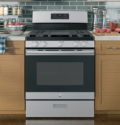 Ge 30 Free Standing Gas Range With Edge To Edge Cooktop Jgbs66rekss