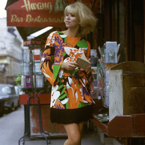 L’histoire De La Robe De Mireille Darc Dans “le Grand Blond Avec Une Chaussure Noire” Vogue France