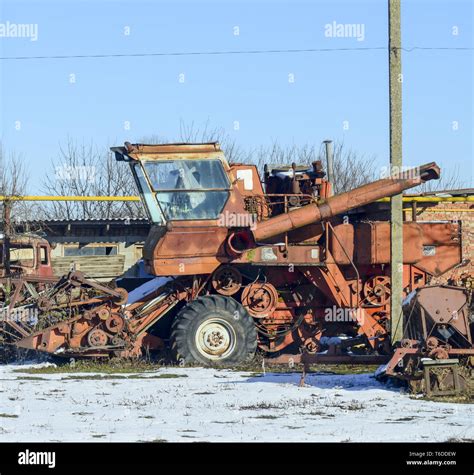 Old Combine Harvester Hi Res Stock Photography And Images Alamy