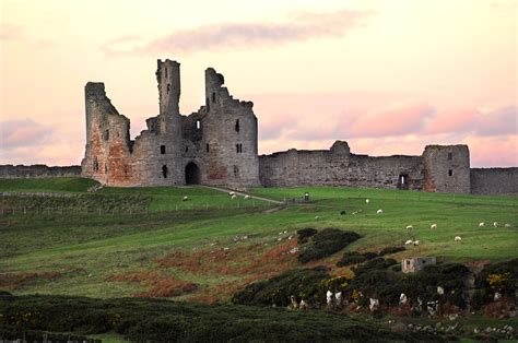 Dunstanburgh Castle Massive Ruined Castle In An Impressive Coastal