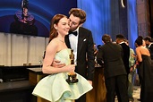 Emma Stone e Dave McCary bacio agli Oscar 2024 storia d'amore | Vogue ...