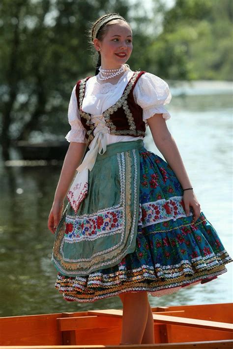 Magyar Népviselet Hungarian Folk Dress German Traditional Dress