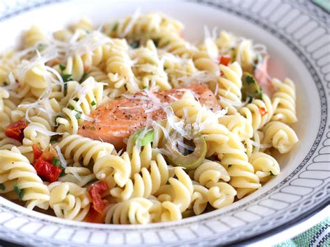 We rounded up seven pasta recipes that feature healthy ingredients, like chickpeas, turkey, chicken, peas, broccoli rabe and spinach, and contain less than 20 grams of fat per serving. Low Cholesterol Pasta Recipe / Healthy Italian Spaghetti ...