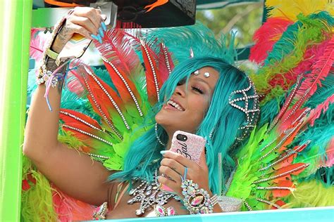 El Look De Rihanna En El Carnaval De Barbados Modalia Es