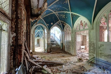 Pin By Joseph Castonguay On Ruined Abandoned Places Abandoned Castle