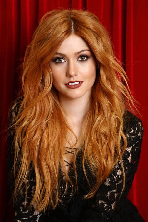 Check Out Redhead Hottie Katherine Mcnamara Playing On Her Lawn Nhuộm
