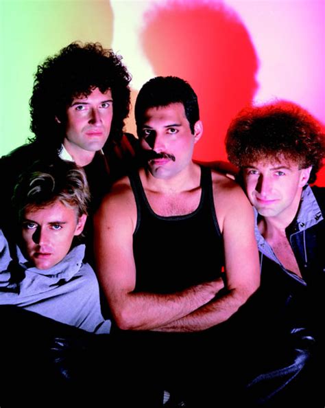 Live at fire fight australia. Queen - classic photos
