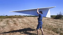 YouTuber製逾3米長巨型紙飛機 山邊放飛機拗腰出盡力