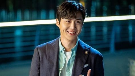 Berikut ini sepuluh potret aktor pria indonesia yang memiliki lesung menawan di pipi mereka. Kim Seon Ho Sempat Stres karena Diejek Punya Lesung Pipi - Medcom.id