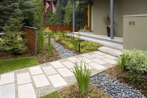 Simple Modern Front Entrance That Creates A Classy Look Front Yard