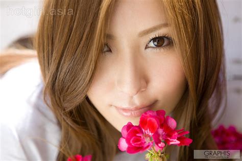 [graphis] gals no 208 yuna shiina platinum share erotic asian girl picture and livestream