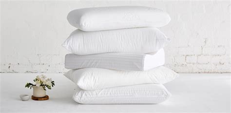 The right pillow provides comfortable support, keeping your head, neck and spine in a neutral position all night long. How To Choose The Right Pillow - Soft2Share