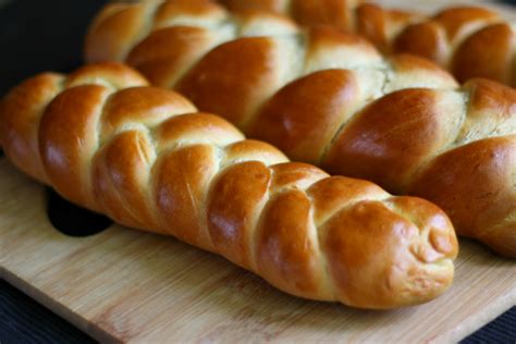 25 christmas bread recipes that are easy, pretty and festive. ZOPF - Cook with Kushi