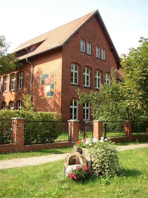 Weihnachtsmarkt in falkensee 2019 (haus am anger) in falkensee. falkensee.de - 25 Jahre Mauerfall - Filmvorführung im ...