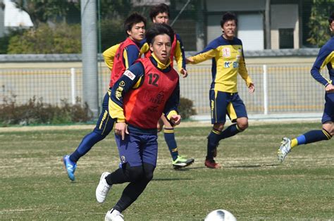 Yuki okaniwa (岡庭 裕貴, okaniwa yūki, born january 3, 1995) is a japanese football player. 【Gマガ】練習レポ 岡庭、永藤、大島ら若獅子たちが躍動 ...