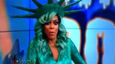 Wendy Williams Faints Collapses During Scary Live Tv Incident
