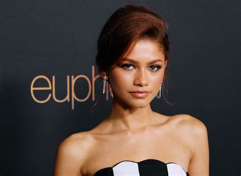 Surprise Zendaya Wore Two Stunning Looks For The 2022 Naacp Image