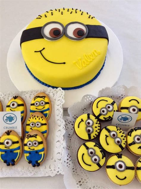 Despicable Me Cupcake Cake