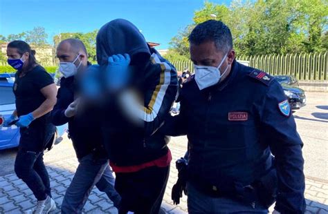 Spaccio Di Droga Ed Estorsione Diciassette Arresti