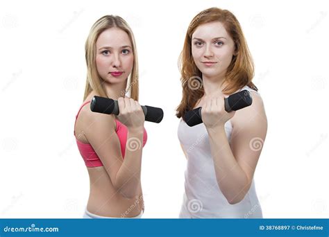 2 девушки делают фитнес стоковое изображение изображение насчитывающей изолировано 38768897