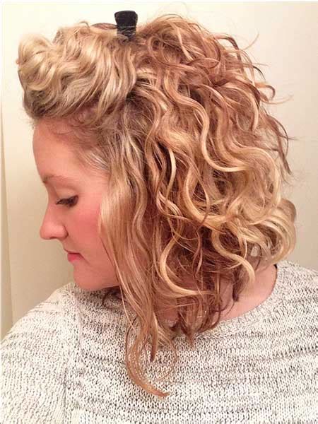20 Eye Catching Curly And Blonde Hairstyles Short