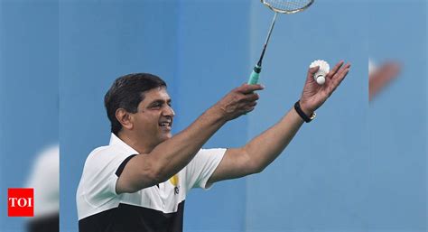 Although it may be played with larger teams, the most common forms of the game are singles (with one player per side) and doubles (with two players per side). First Badminton Kids / Chetan Anand Badminton Wikipedia : 2020 popular 1 trends in sports ...