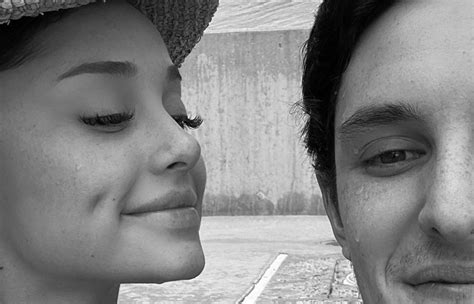 Ariana grande and dalton gomez tied the knot during a small wedding after getting engaged in 2020 — all the details. Ariana Grande Getting Married 2020 / Ariana Grande and Dalton Gomez got engaged? - Somag News ...