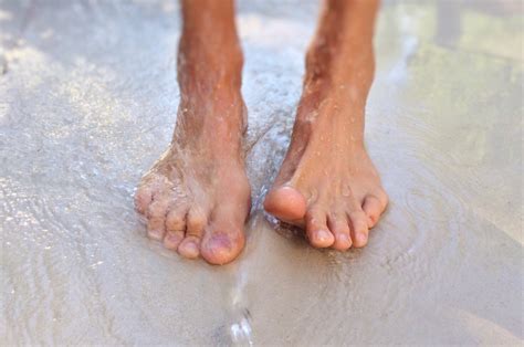 1280x1024 Wallpaper Human Feet Soak In Water Peakpx