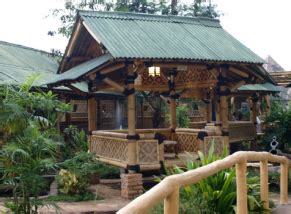 Saung bambu selalu diidentikkan dengan suasana pedesaan yang asri dan menenangkan. Contoh dan Cara Membuat Saung Bambu Sederhana ...