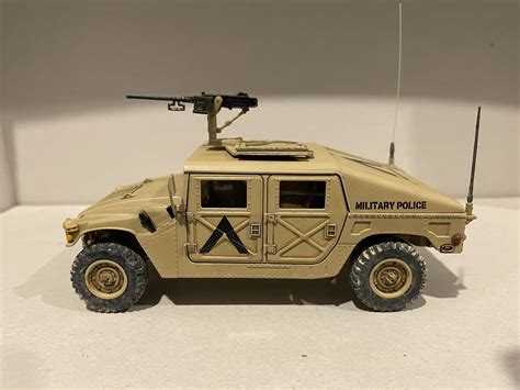 Academy 135 M1025 Hmmwv Humvee Finescale Modeler Essential