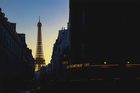 Eiffel Tower Paris Hd Wallpaper Wallpaper Flare