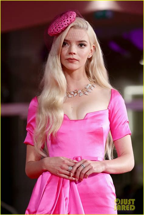 Anya Taylor Joys Pink Dress At Last Night In Soho Venice Premiere Is