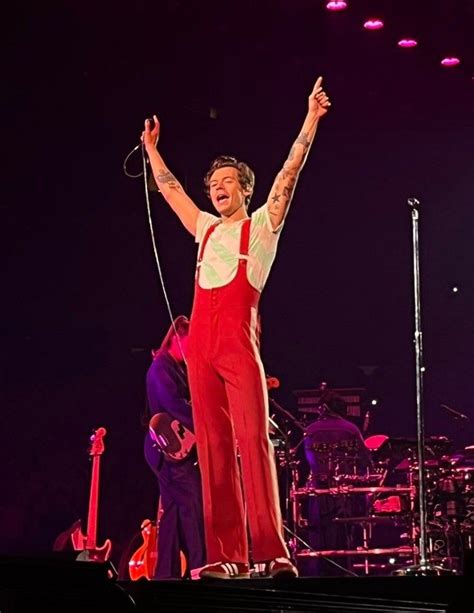 Harry Styles Love On Tour North America New York Tours Concert Lot New York City Concerts