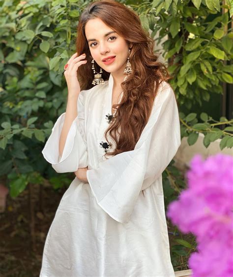 She was even given the chance of wild card entry. Two New Stars Komal Meer and Anmol Baloch from Drama ...