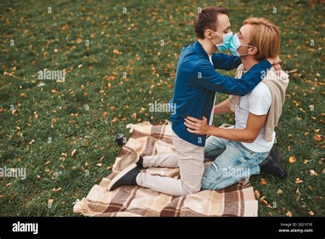 Schwule Männer Küssen Fotos Und Bildmaterial In Hoher Auflösung Alamy