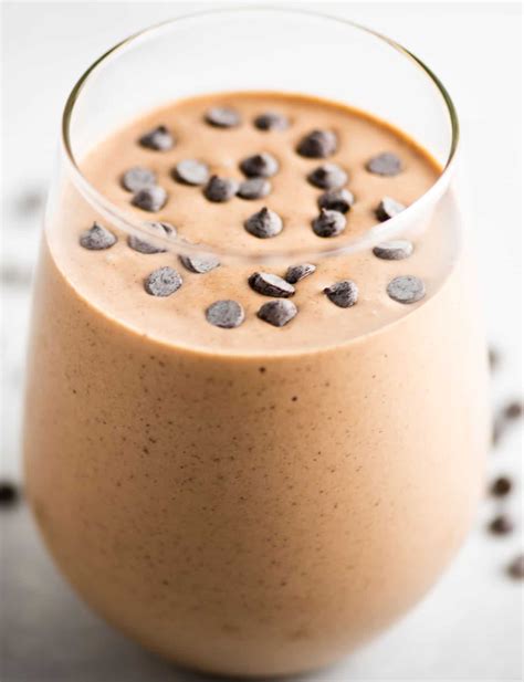 This Healthy Chocolate Peanut Butter Banana Smoothie Is The Perfect