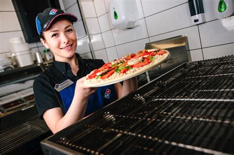Bestel je pizza via domino's en volg je bestelling tot bezorging van je pizza aan huis. Hitachi Consulting and Domino's Pizza collaborate | The ...