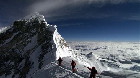 Mount Everest Wallpapers 4k Hd Mount Everest Backgrounds On Wallpaperbat