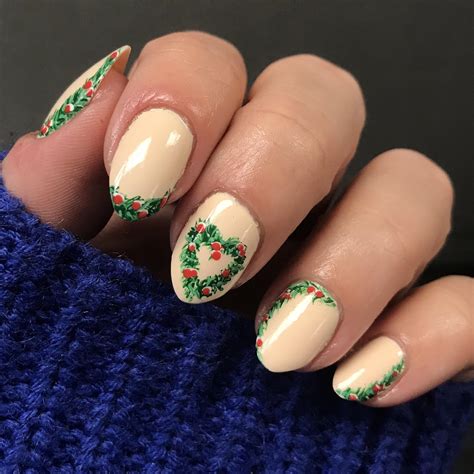 10 Christmas Nail Designs You Can Do With Your Kids