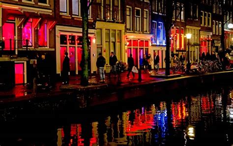 Amsterdam Bans Red Light District Tourists From Staring At Sex Workers Ladbible