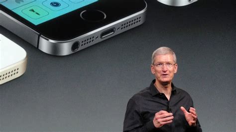 Apple Plans Smartwatch And Larger Iphones The New York Times